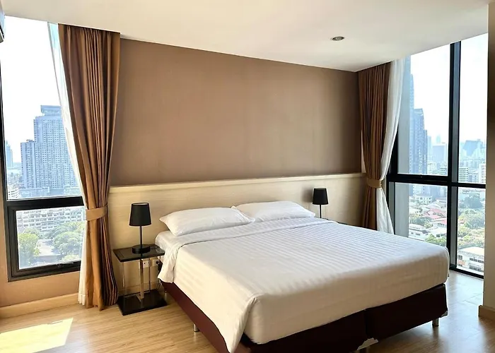Spacious Serviced Apartment! Apartment