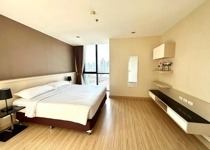 Apartment Spacious Serviced Apartment! Bangkok